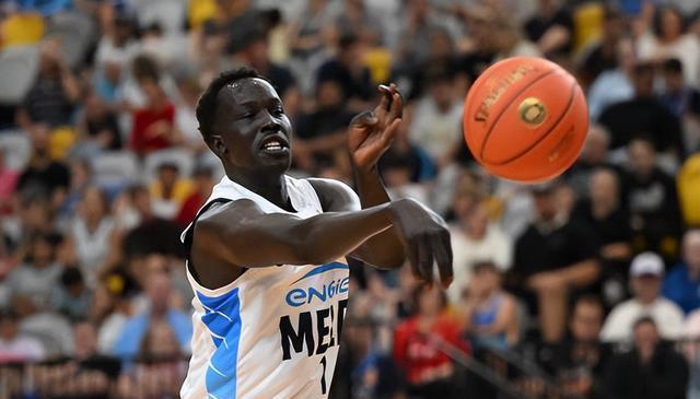 Manis, 首战中表现, Jo