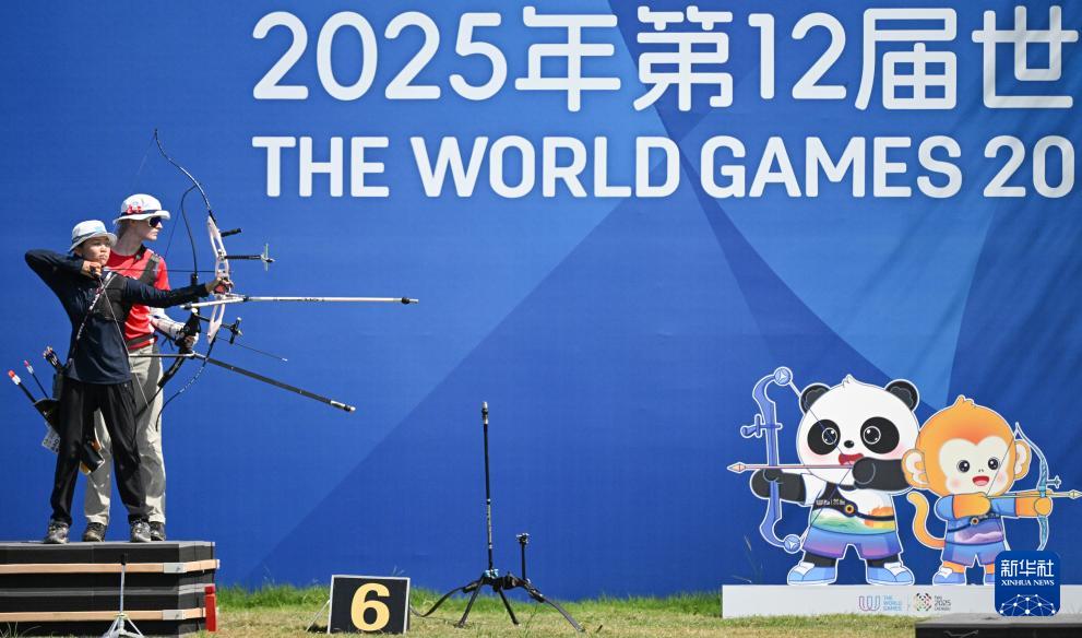 中国选手鲍, 新华社记者 中国选手鲍, 新华社记者