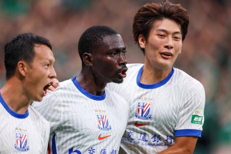 并在, 临失去榜首, 的优势完胜