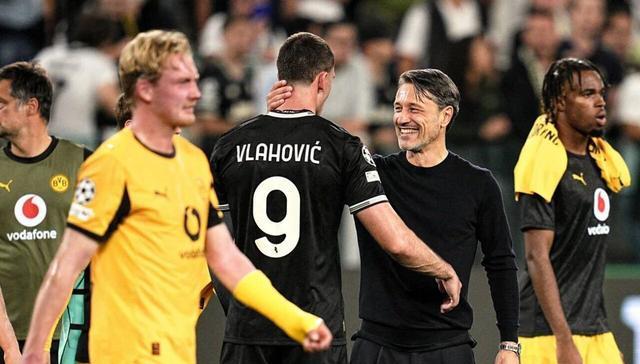 他不会往心, 球员